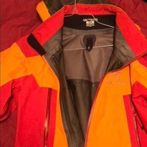Men’s Medium Arc’teryx Orange rain coat